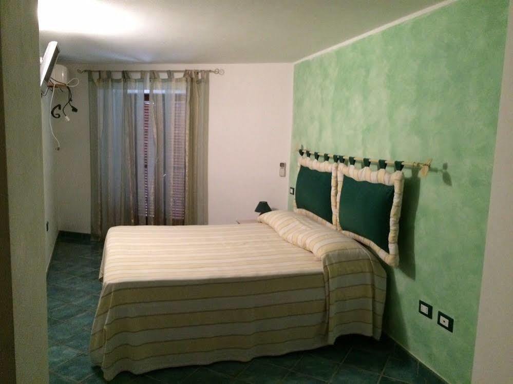 Sweet Country House Formia Bagian luar foto